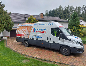 Zateplení stropu rodinného domu pomocí foukané izolace